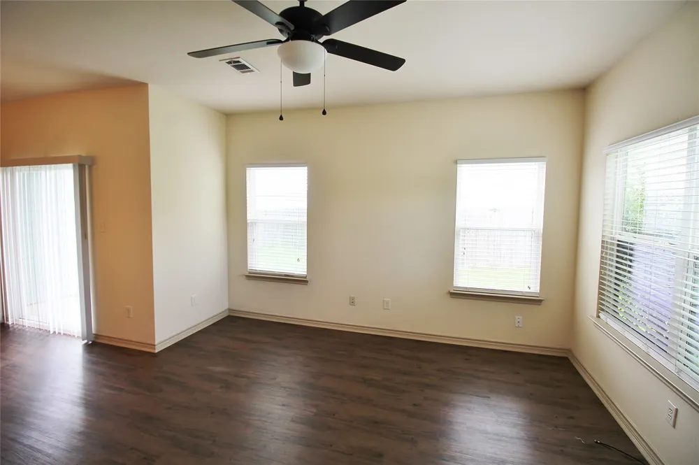 112 Bridle Court Mabank, TX 75143