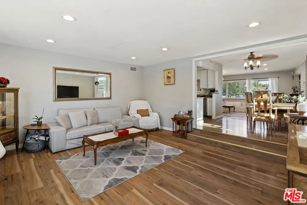 21829 Rodax Street Los Angeles, CA 91304