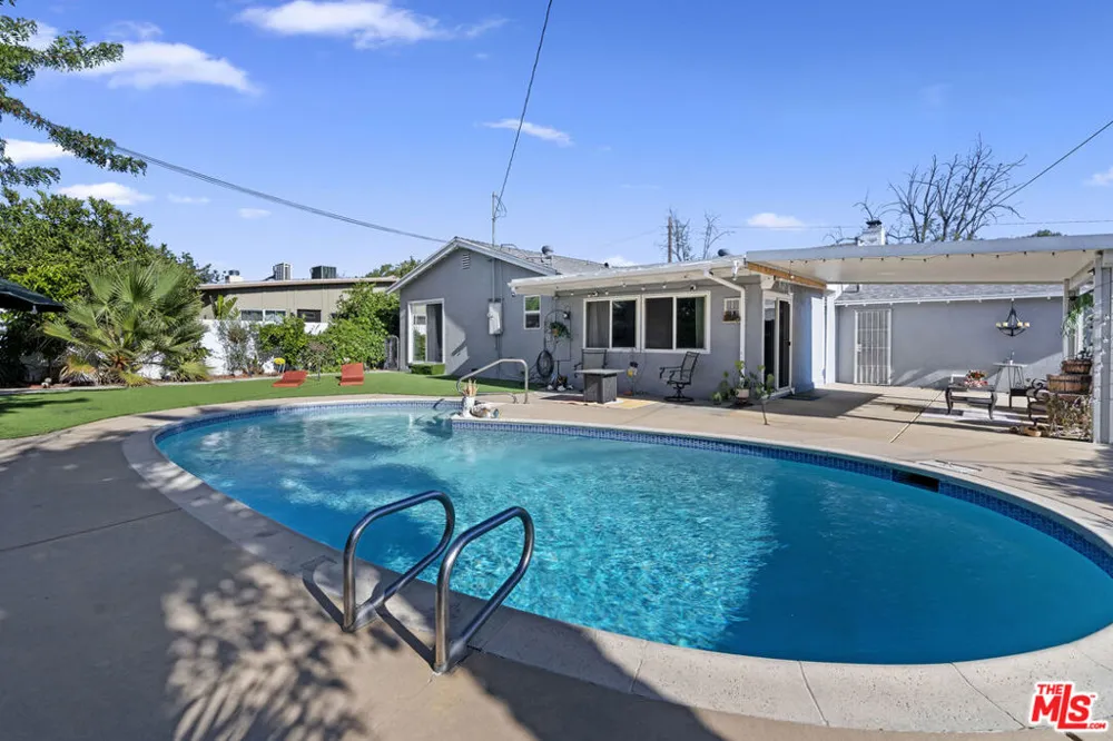 21829 Rodax Street Los Angeles, CA 91304