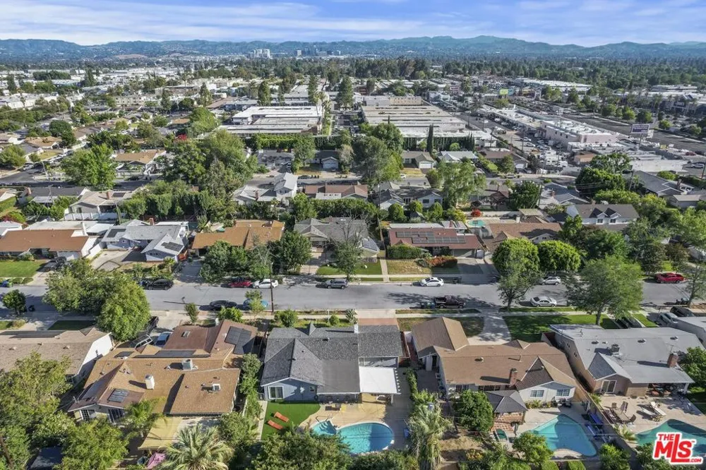 21829 Rodax Street Los Angeles, CA 91304