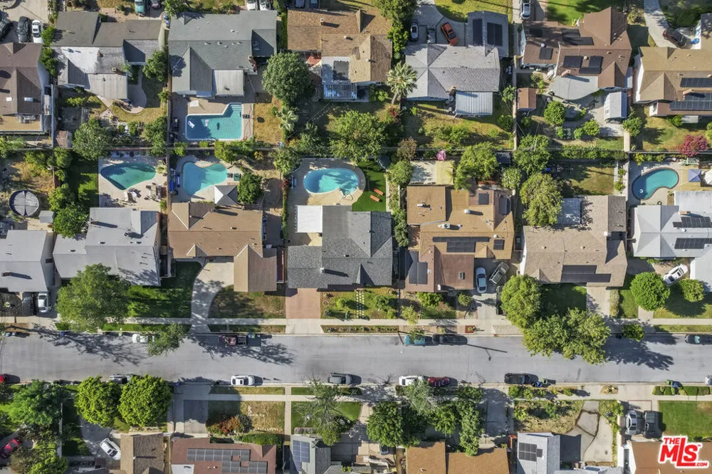 21829 Rodax Street Los Angeles, CA 91304