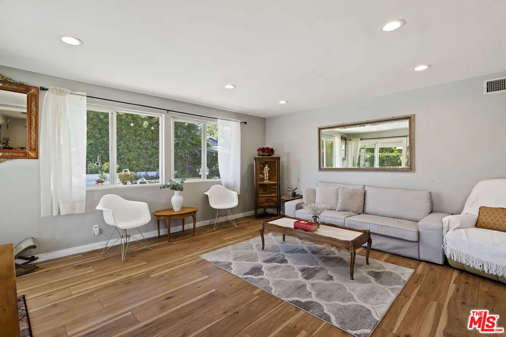 21829 Rodax Street Los Angeles, CA 91304