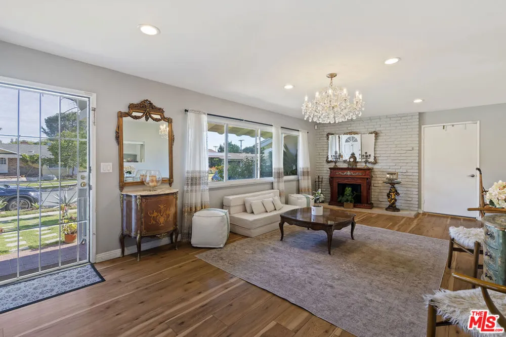 21829 Rodax Street Los Angeles, CA 91304