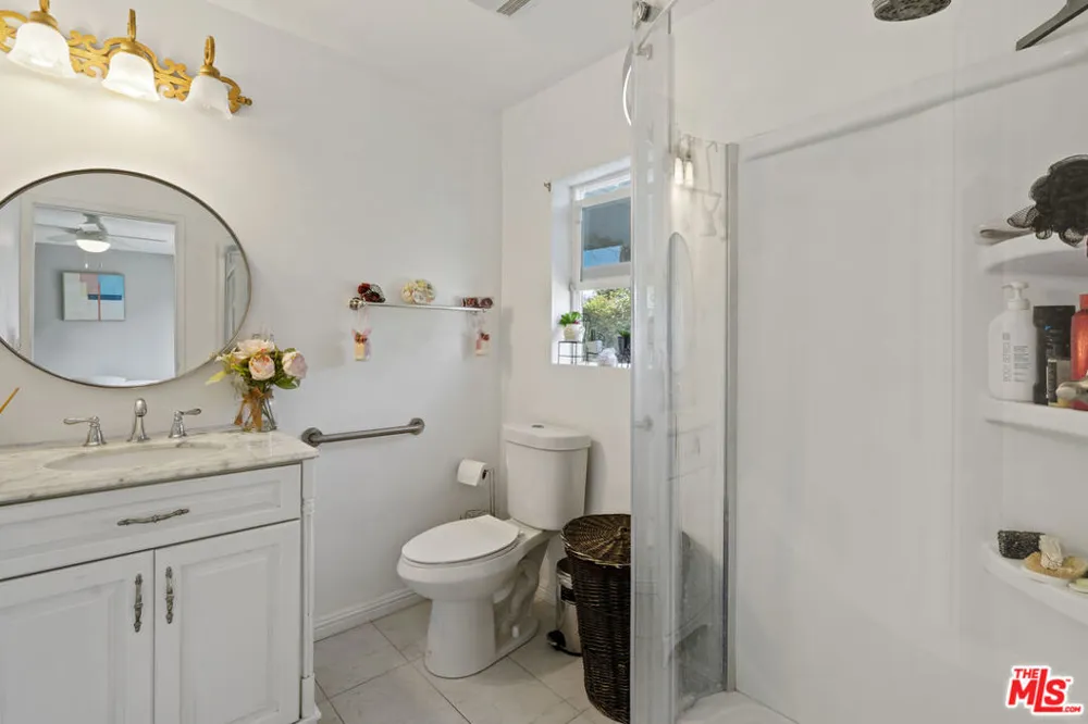 21829 Rodax Street Los Angeles, CA 91304