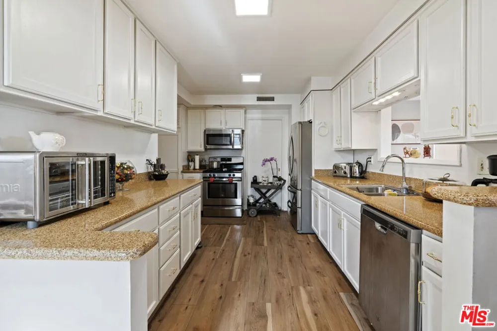 21829 Rodax Street Los Angeles, CA 91304