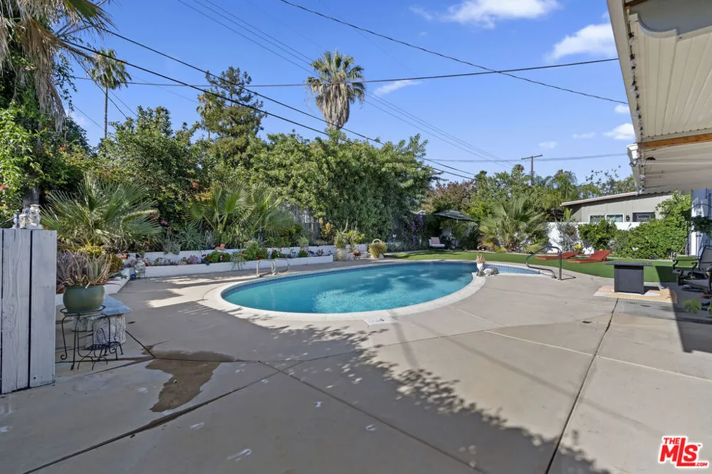 21829 Rodax Street Los Angeles, CA 91304