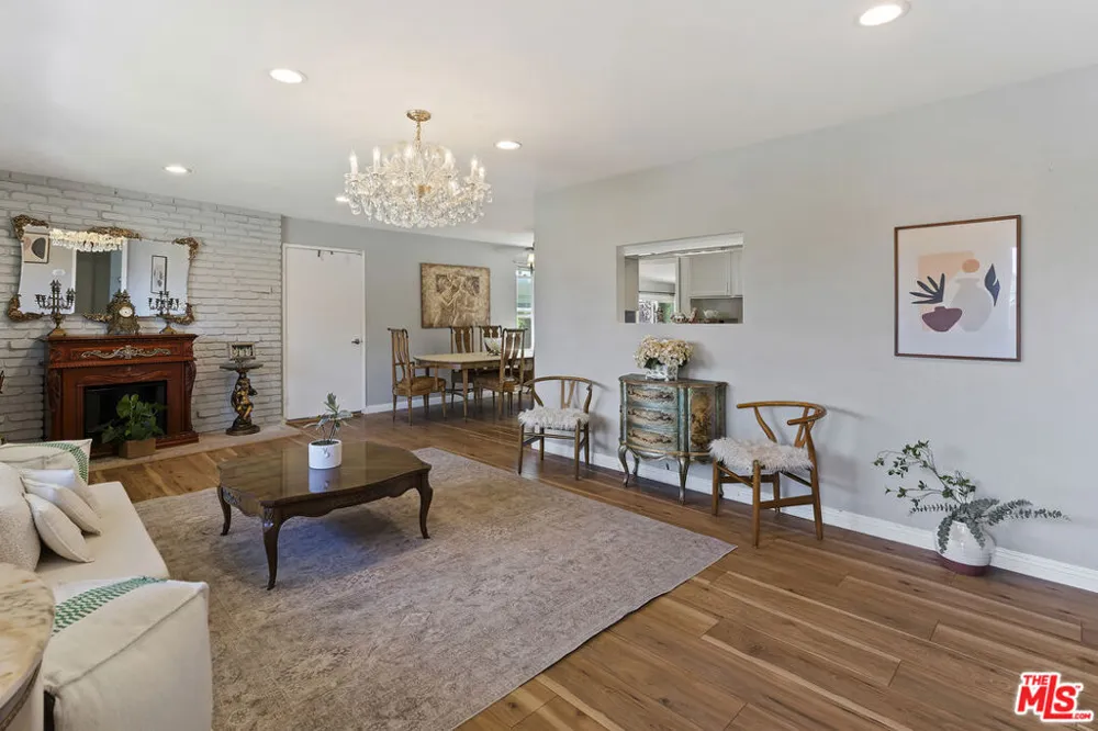 21829 Rodax Street Los Angeles, CA 91304