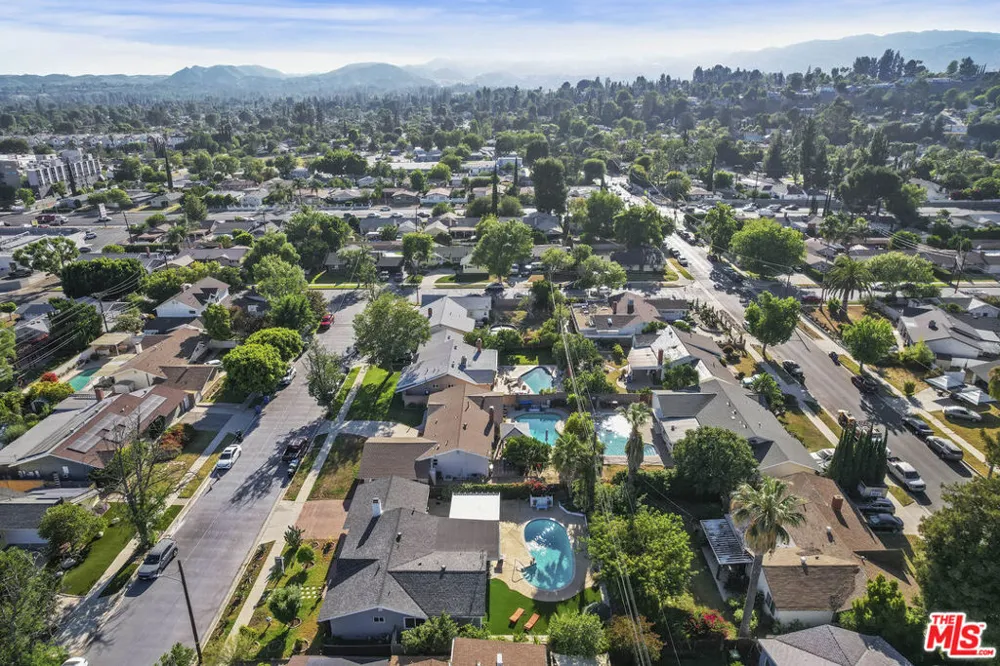 21829 Rodax Street Los Angeles, CA 91304