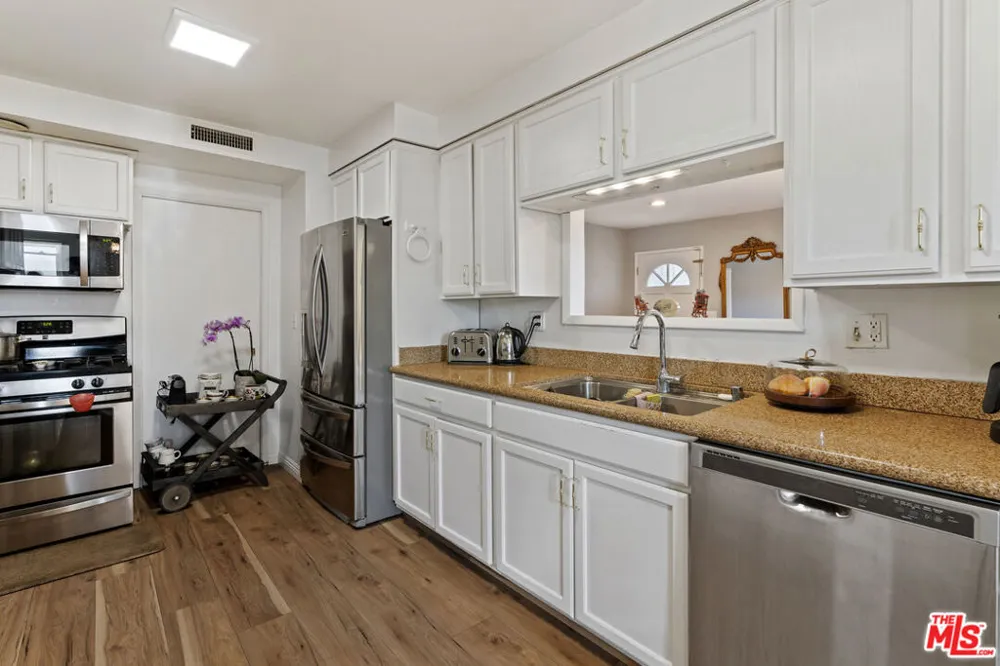 21829 Rodax Street Los Angeles, CA 91304