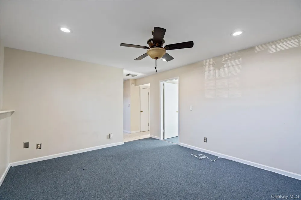445 S Wellwood Avenue Lindenhurst, NY 11757
