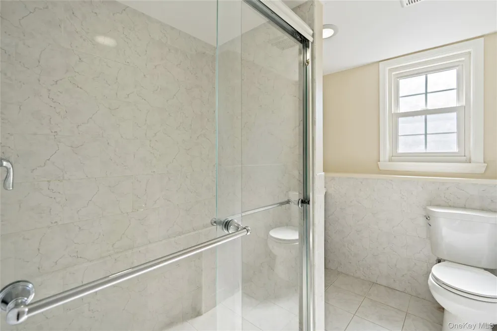 445 S Wellwood Avenue Lindenhurst, NY 11757