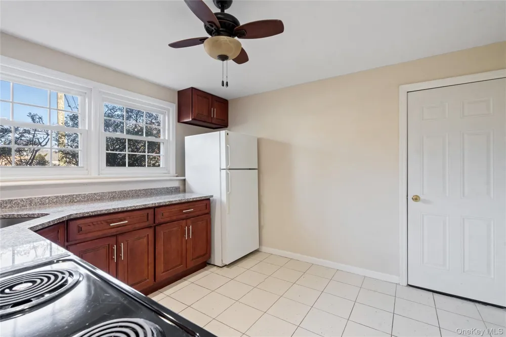 445 S Wellwood Avenue Lindenhurst, NY 11757