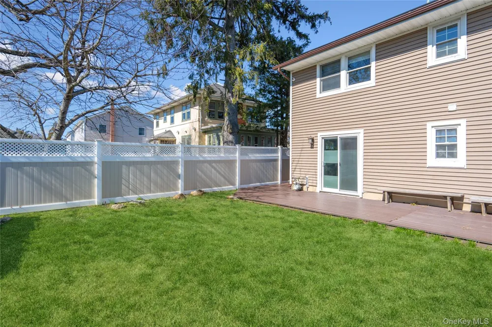 445 S Wellwood Avenue Lindenhurst, NY 11757
