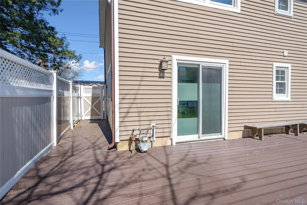 445 S Wellwood Avenue Lindenhurst, NY 11757