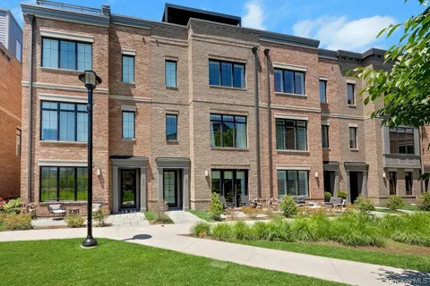 324 Horseman Boulevard