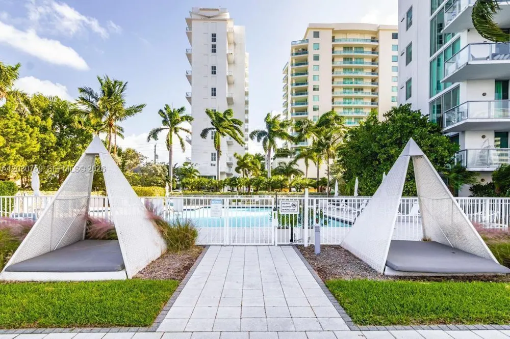 7928 East Dr #1604 + DEN North Bay Village, FL 33141