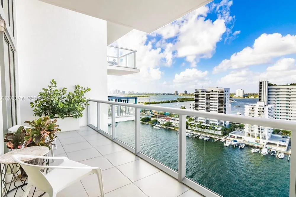 7928 East Dr #1604 + DEN North Bay Village, FL 33141