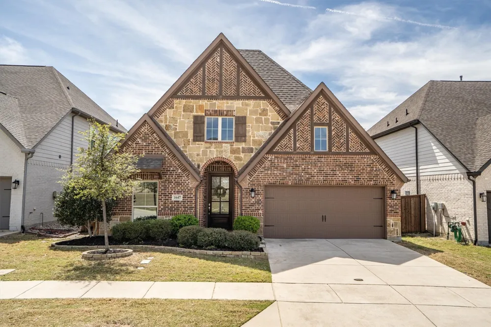 1647 Twistleaf Road