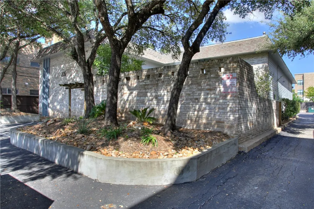 816 W North Loop Boulevard ##111 Austin, TX 78756