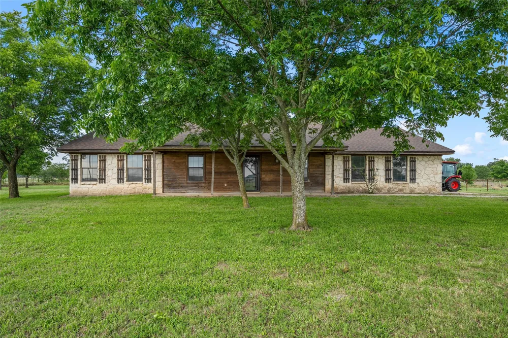 188 Baese Road West, TX 76691