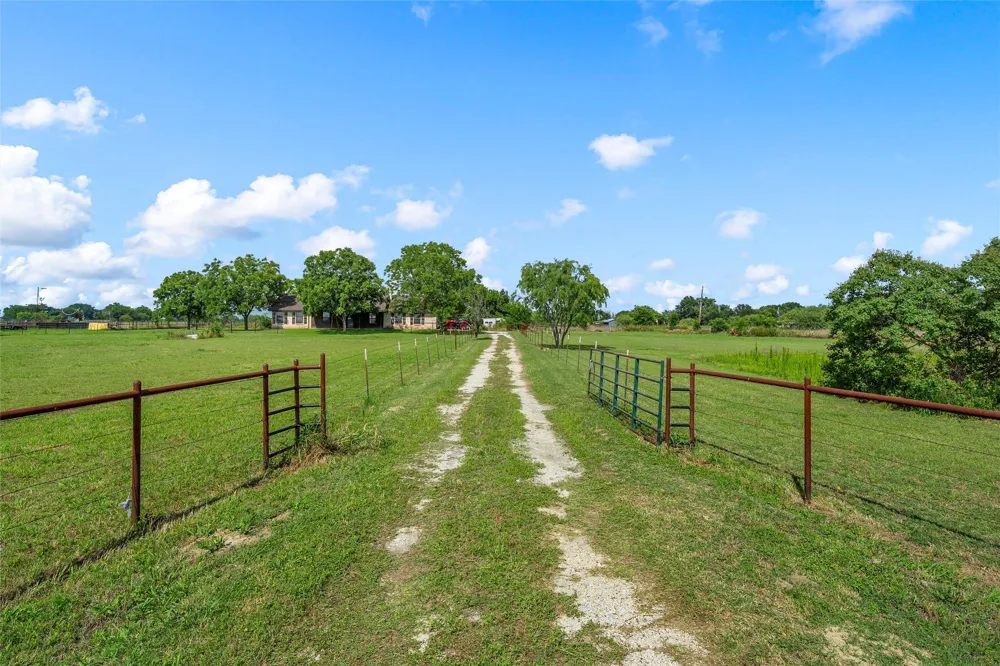 188 Baese Road West, TX 76691