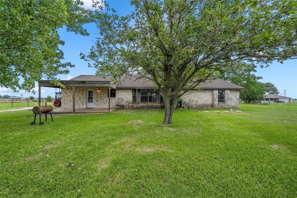 188 Baese Road West, TX 76691