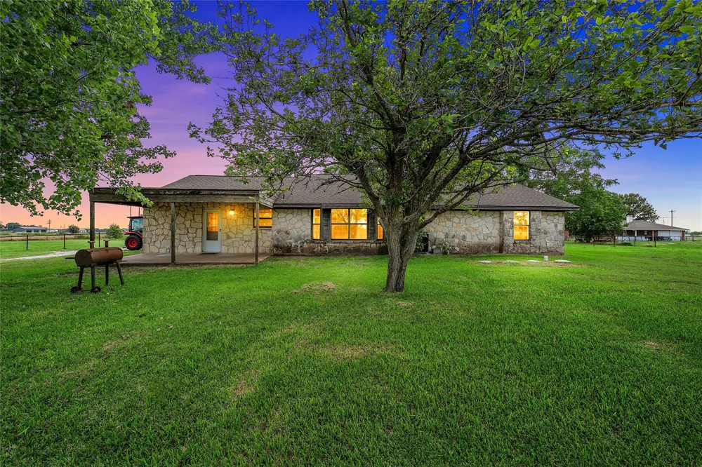 188 Baese Road West, TX 76691