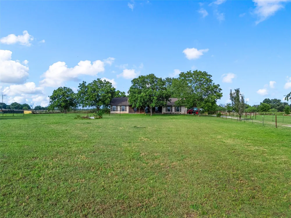 188 Baese Road West, TX 76691