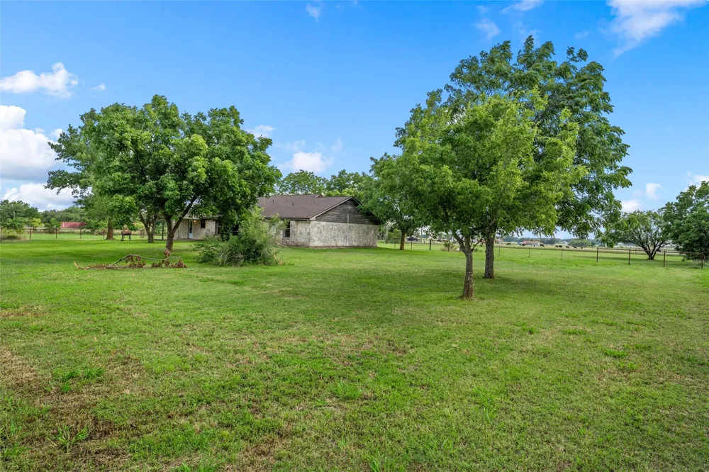 188 Baese Road West, TX 76691