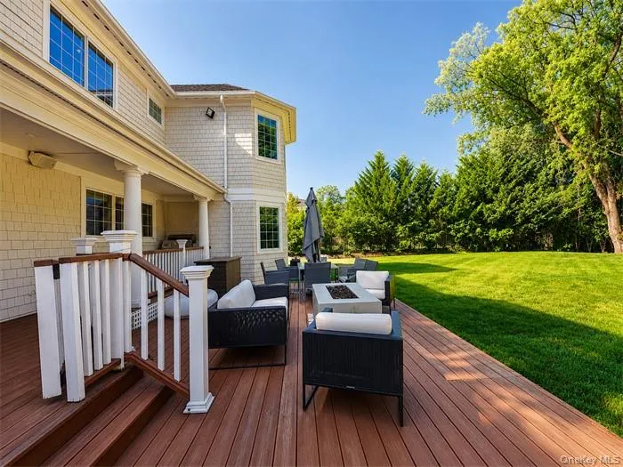 78 Swan Court East Hills, NY 11576
