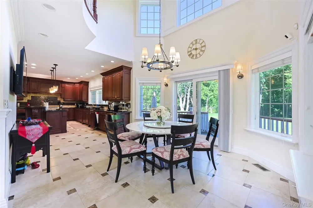 78 Swan Court East Hills, NY 11576