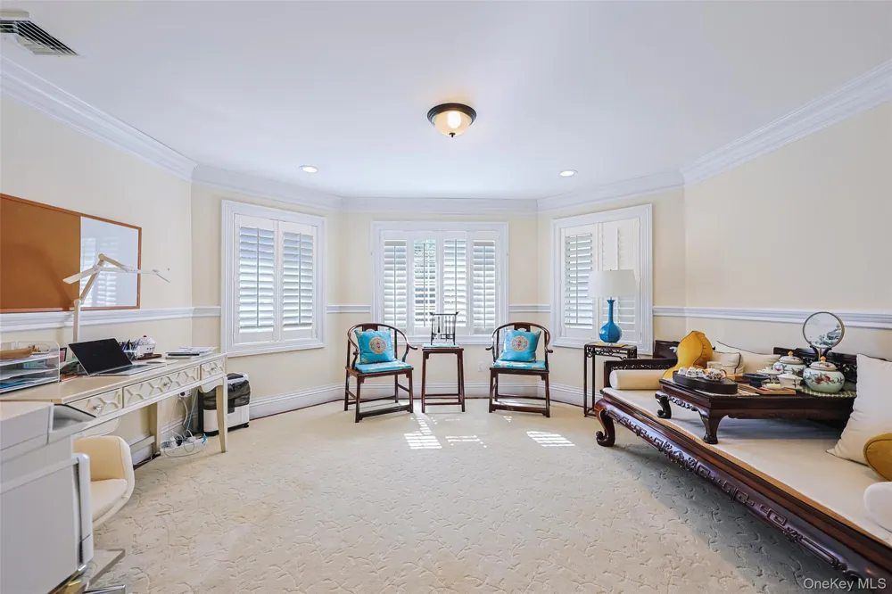 78 Swan Court East Hills, NY 11576