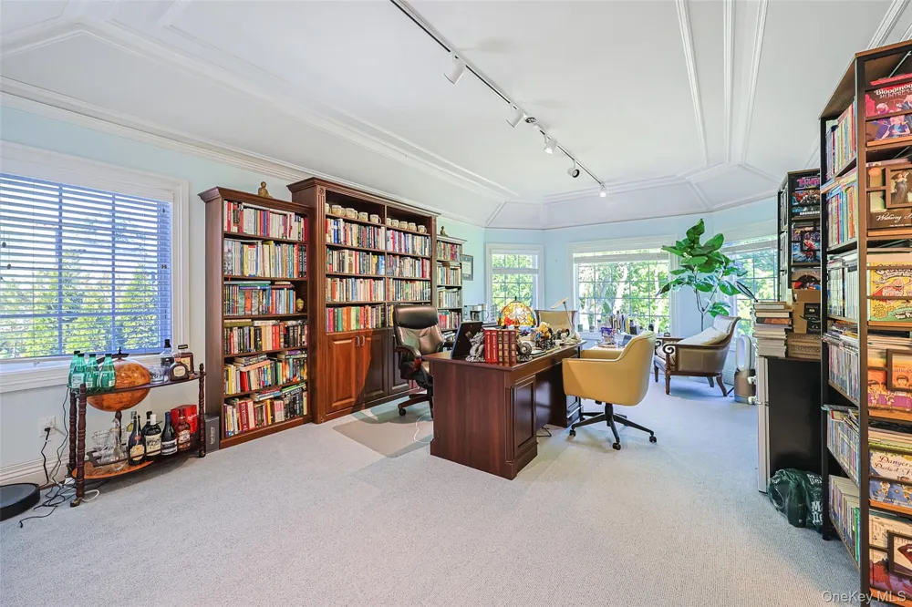 78 Swan Court East Hills, NY 11576