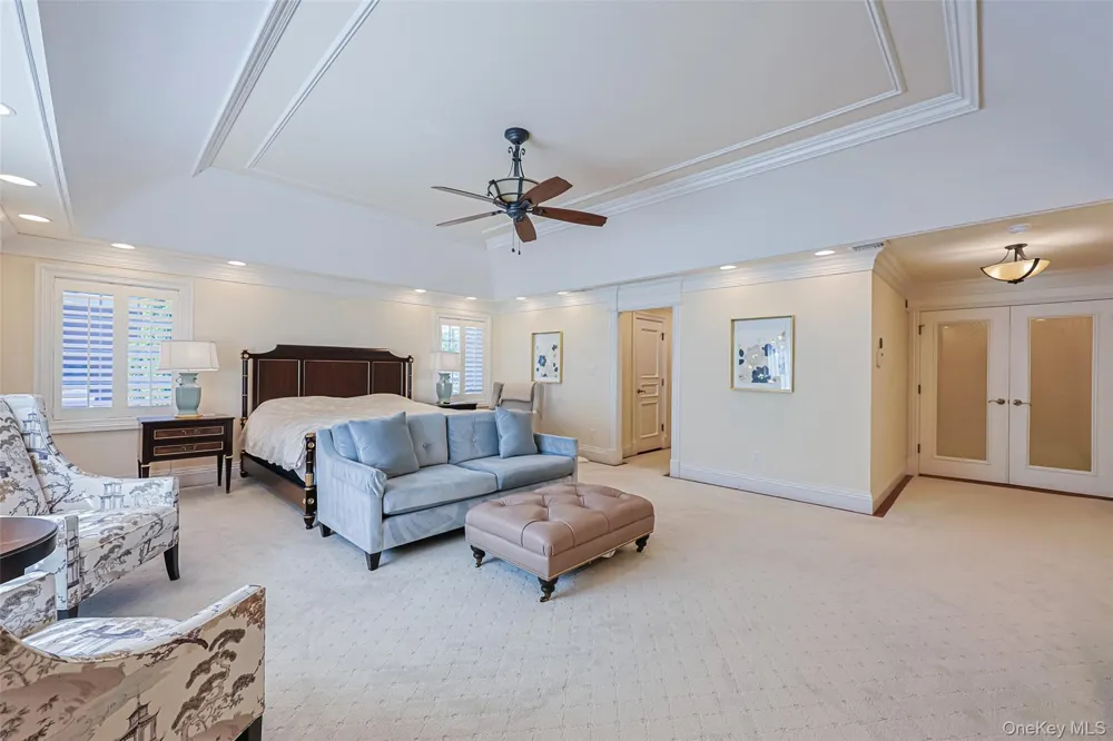 78 Swan Court East Hills, NY 11576