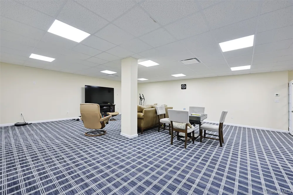 78 Swan Court East Hills, NY 11576