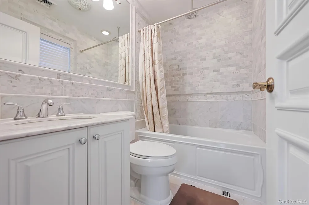 78 Swan Court East Hills, NY 11576