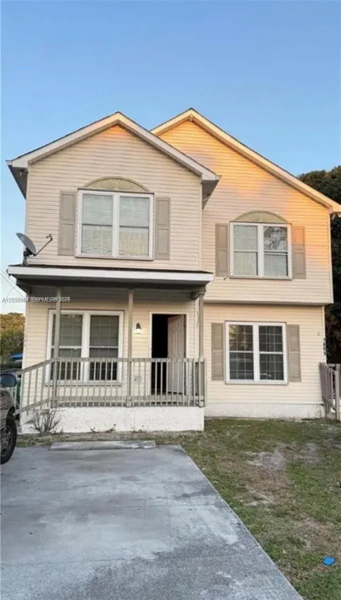1742 SW 44th Ter