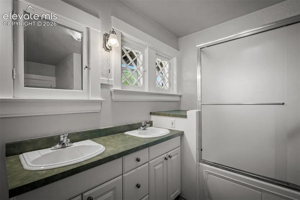 731 Cascade Avenue Colorado Springs, CO 80903