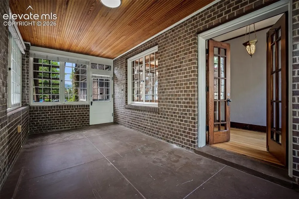 731 Cascade Avenue Colorado Springs, CO 80903