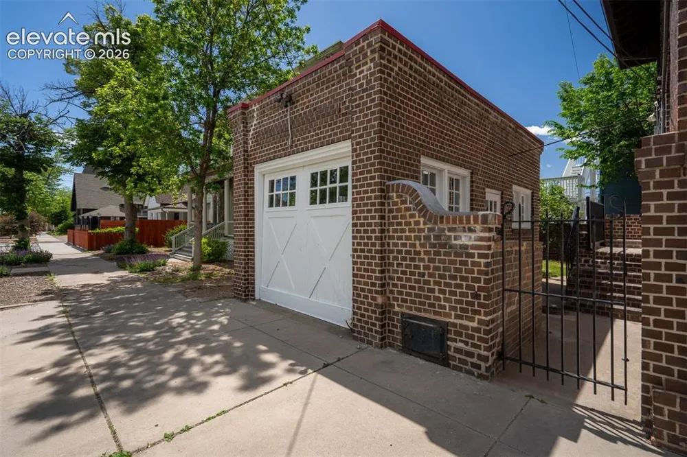 731 Cascade Avenue Colorado Springs, CO 80903