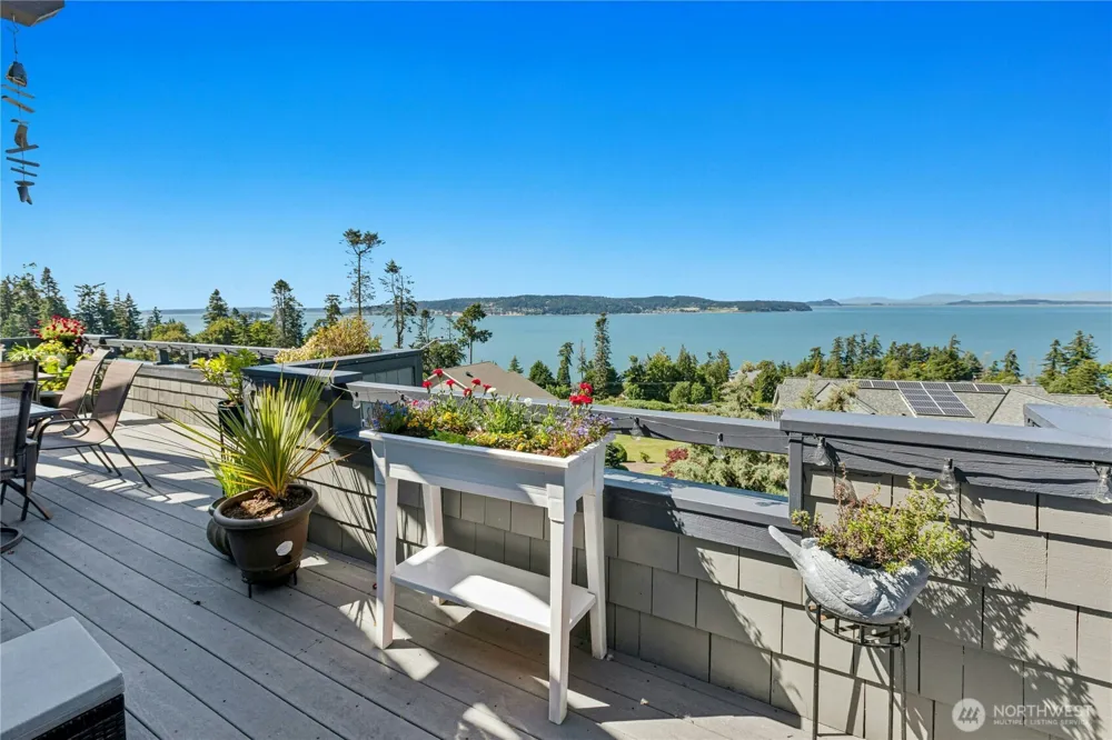 407 Vanderlin Drive Camano Island, WA 98282