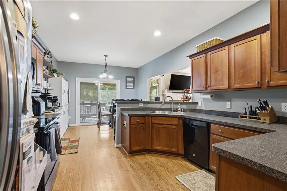 12 Laurel Way NE White, GA 30184