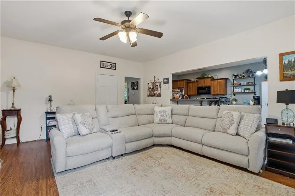 12 Laurel Way NE White, GA 30184