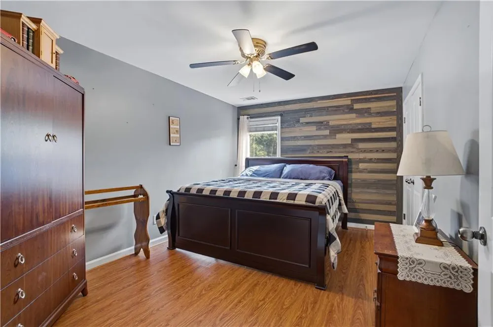 12 Laurel Way NE White, GA 30184