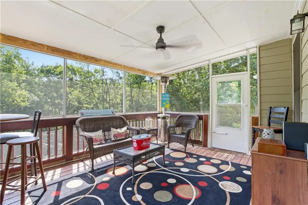 12 Laurel Way NE White, GA 30184