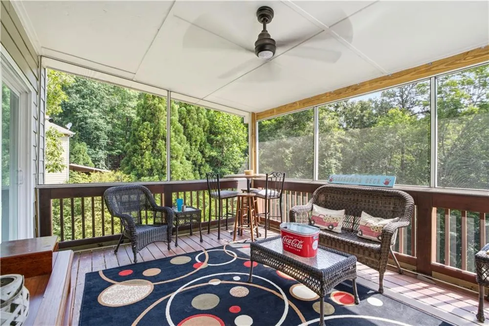 12 Laurel Way NE White, GA 30184