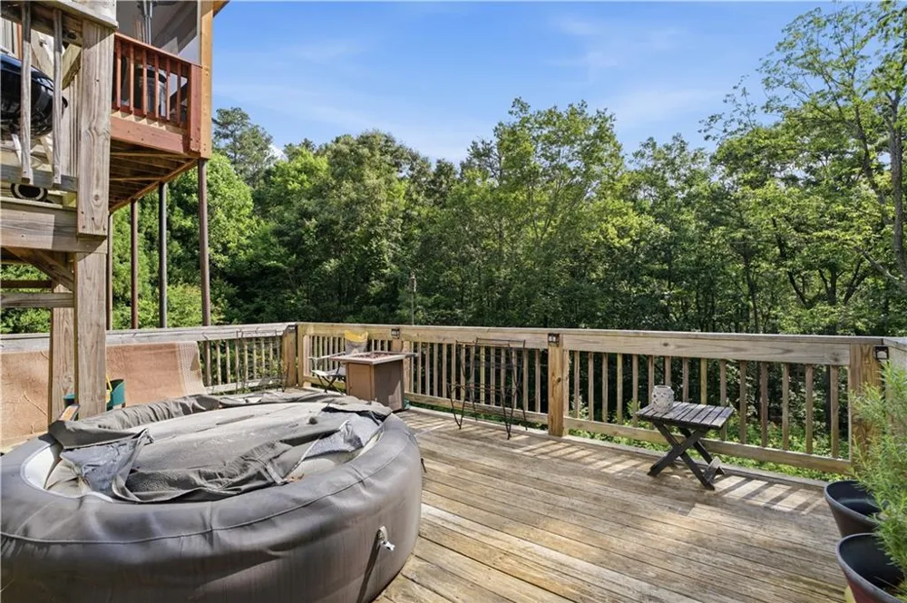 12 Laurel Way NE White, GA 30184