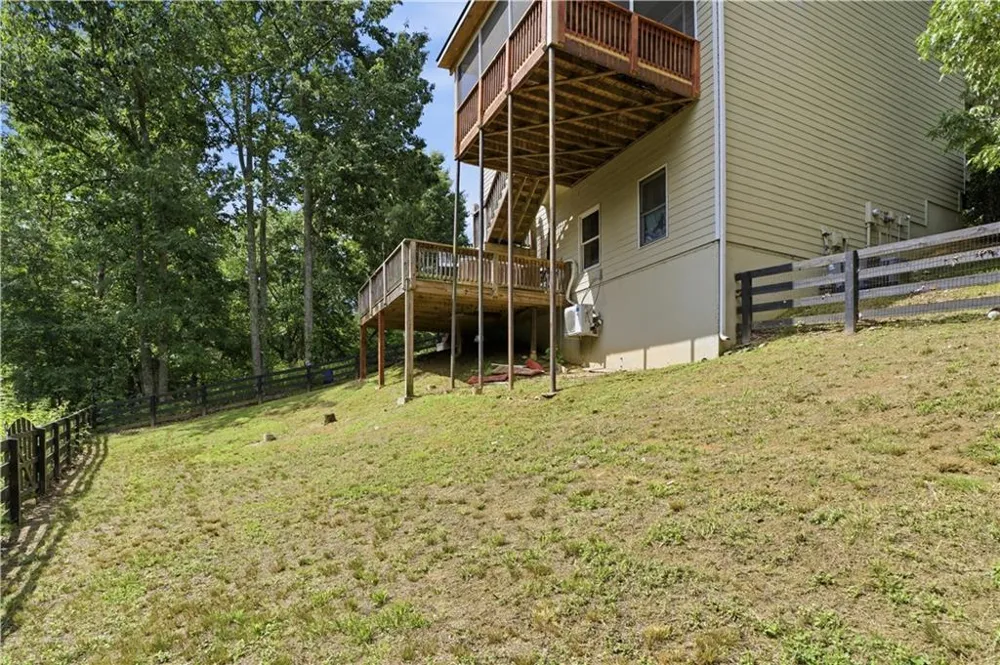 12 Laurel Way NE White, GA 30184