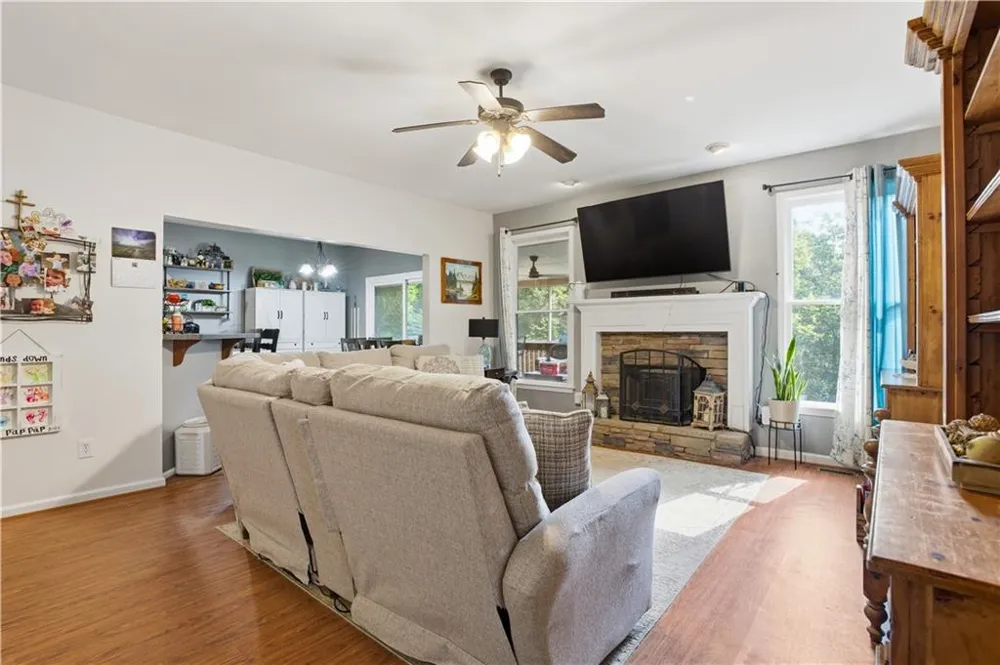 12 Laurel Way NE White, GA 30184
