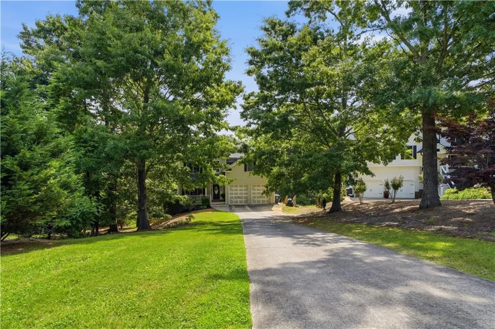 12 Laurel Way NE White, GA 30184